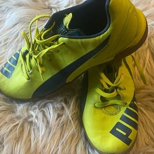 New.Puma Evospeed yellow athletic sneakers. Size 7